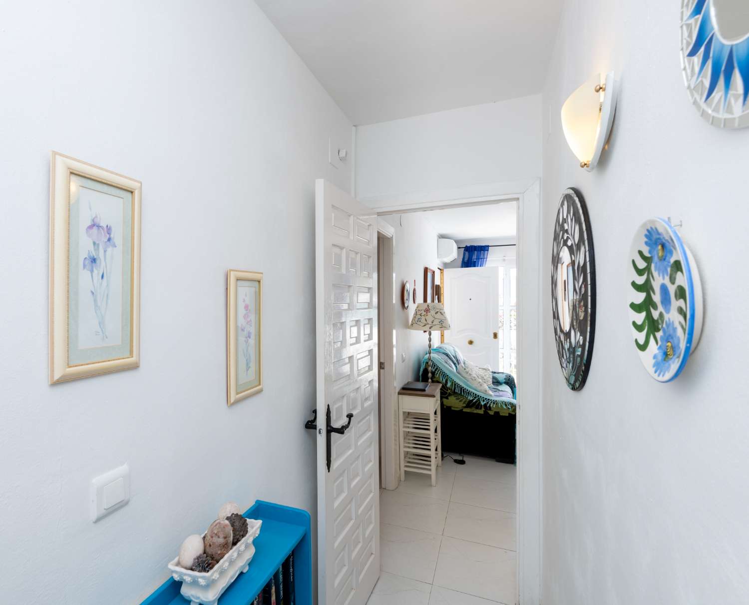 Encantador apartamento con amplia terraza, jardín, patio y jacuzzi privado.