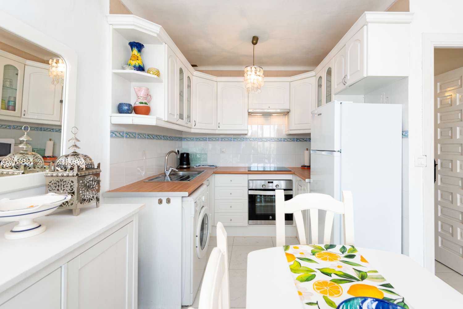 Encantador apartamento con amplia terraza, jardín, patio y jacuzzi privado.