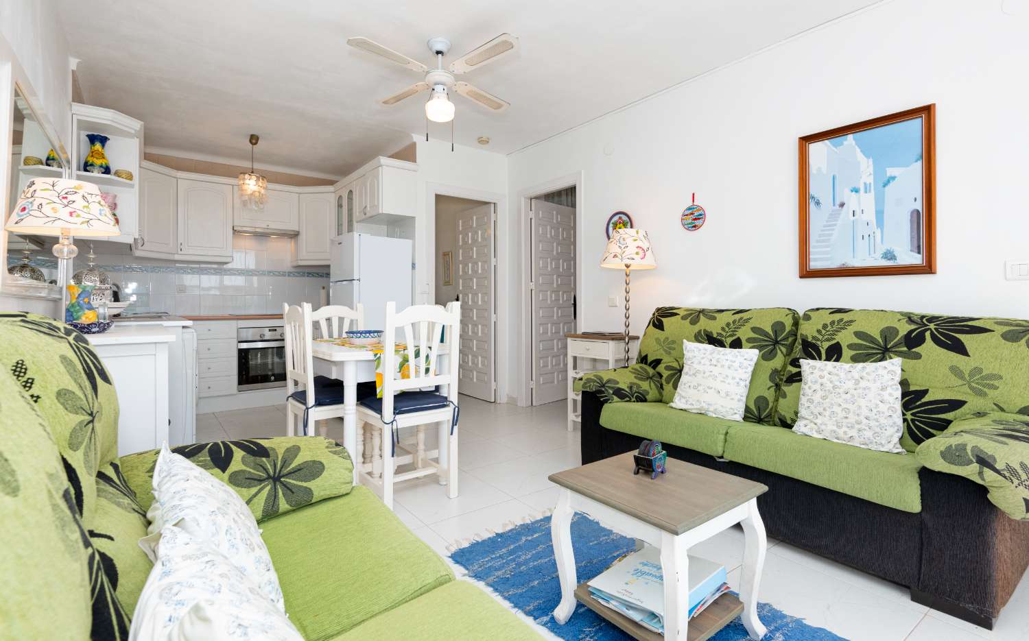 Encantador apartamento con amplia terraza, jardín, patio y jacuzzi privado.