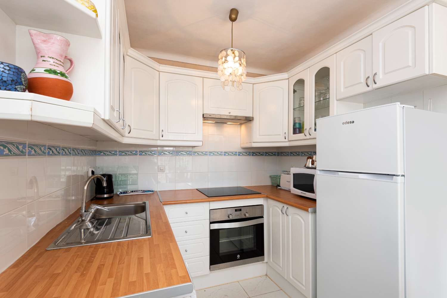 Encantador apartamento con amplia terraza, jardín, patio y jacuzzi privado.