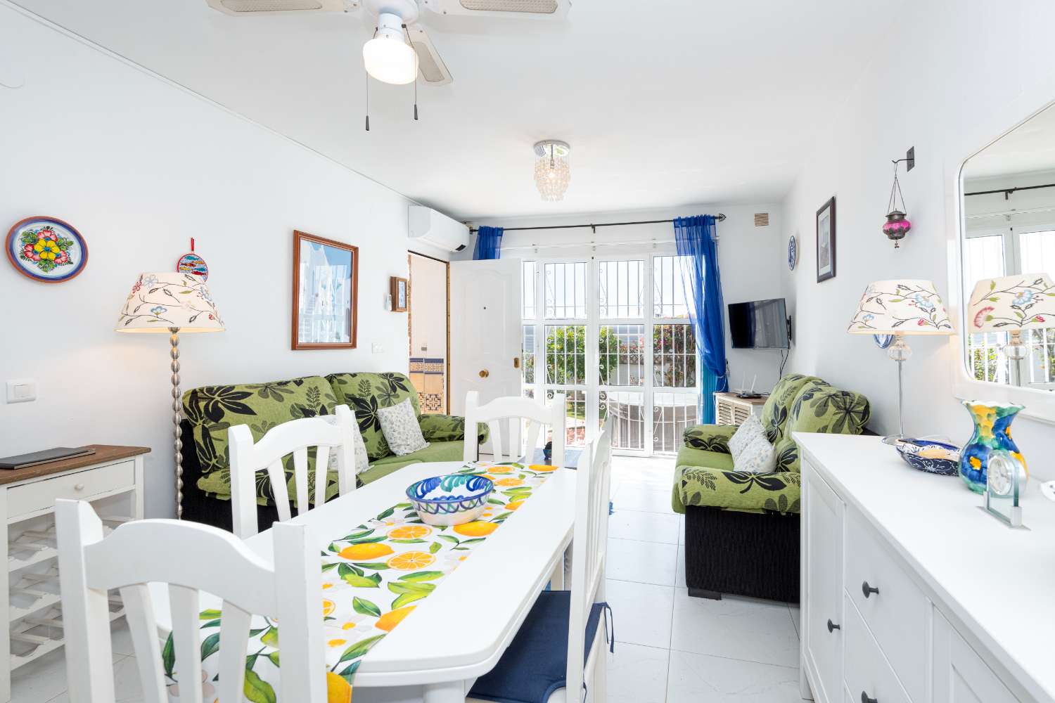 Encantador apartamento con amplia terraza, jardín, patio y jacuzzi privado.