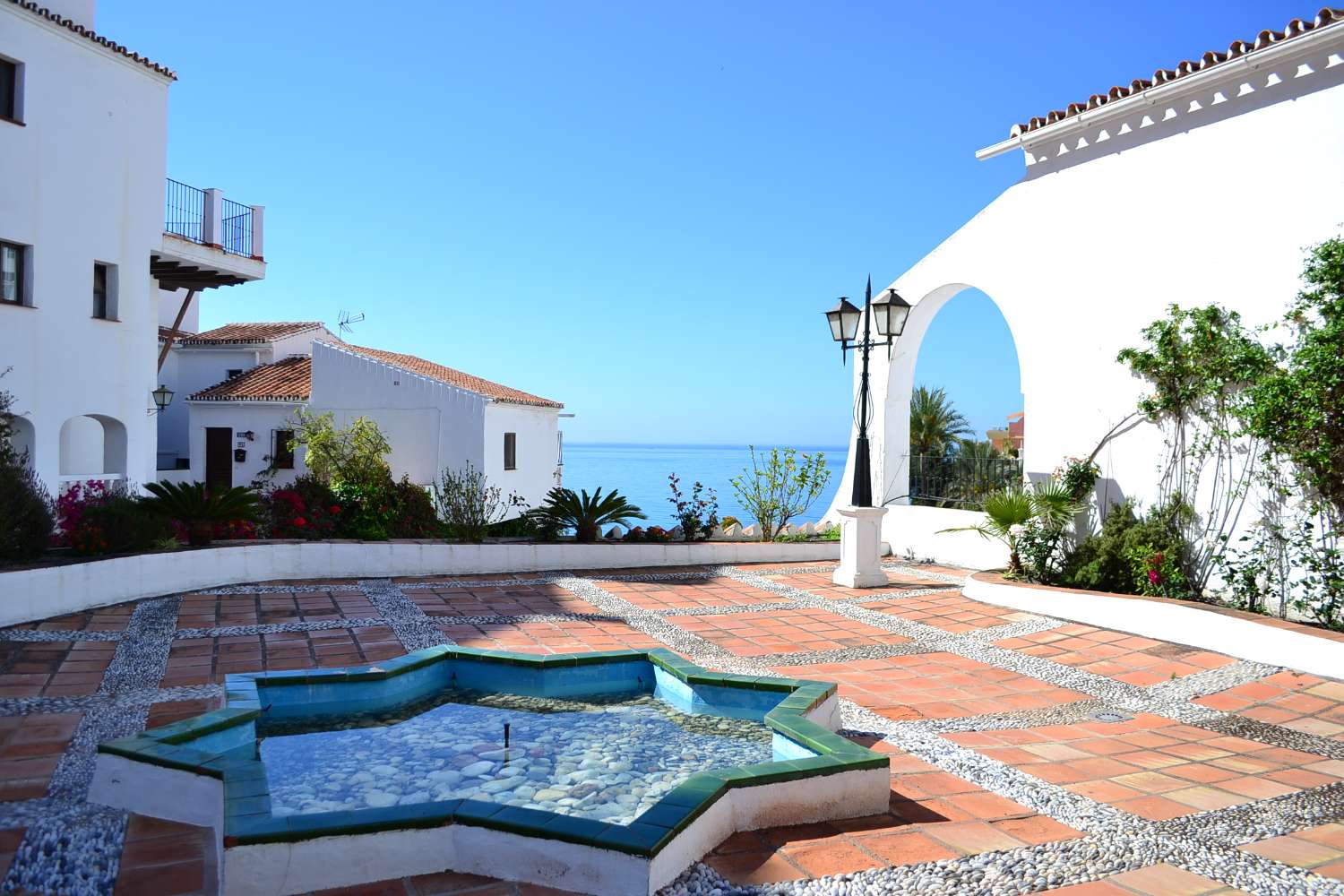 Apartamento reformado con impresionantes vistas al mar sobre la playa de Burriana.