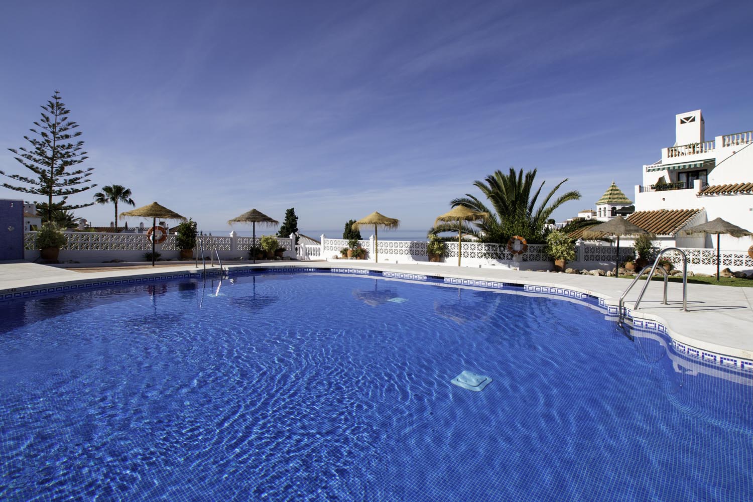 Apartamento reformado con impresionantes vistas al mar sobre la playa de Burriana.