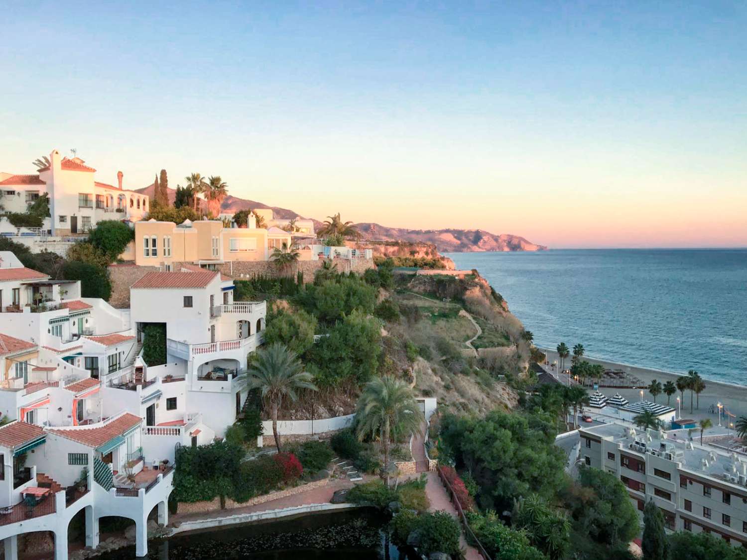 Apartamento reformado con impresionantes vistas al mar sobre la playa de Burriana.