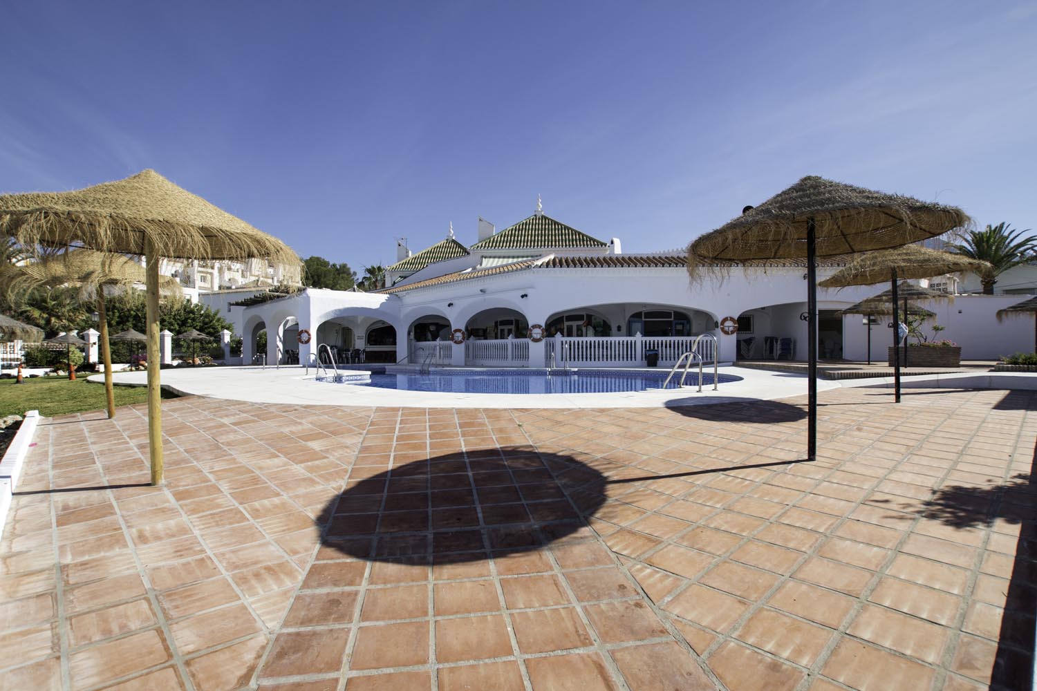 Apartamento reformado con impresionantes vistas al mar sobre la playa de Burriana.