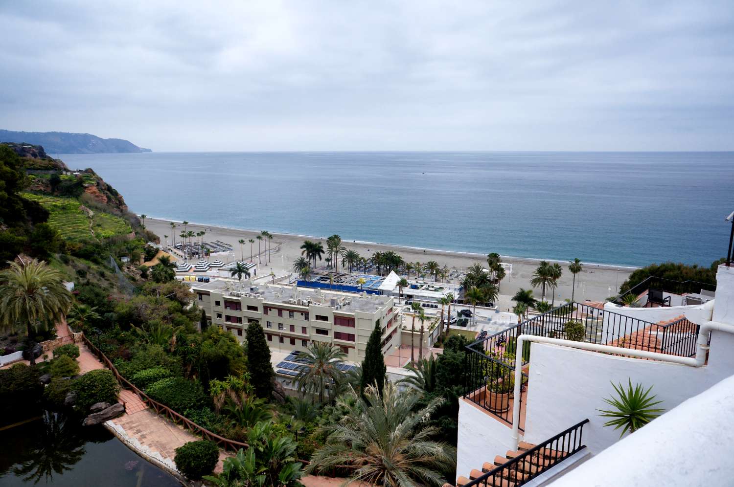 Apartamento reformado con impresionantes vistas al mar sobre la playa de Burriana.