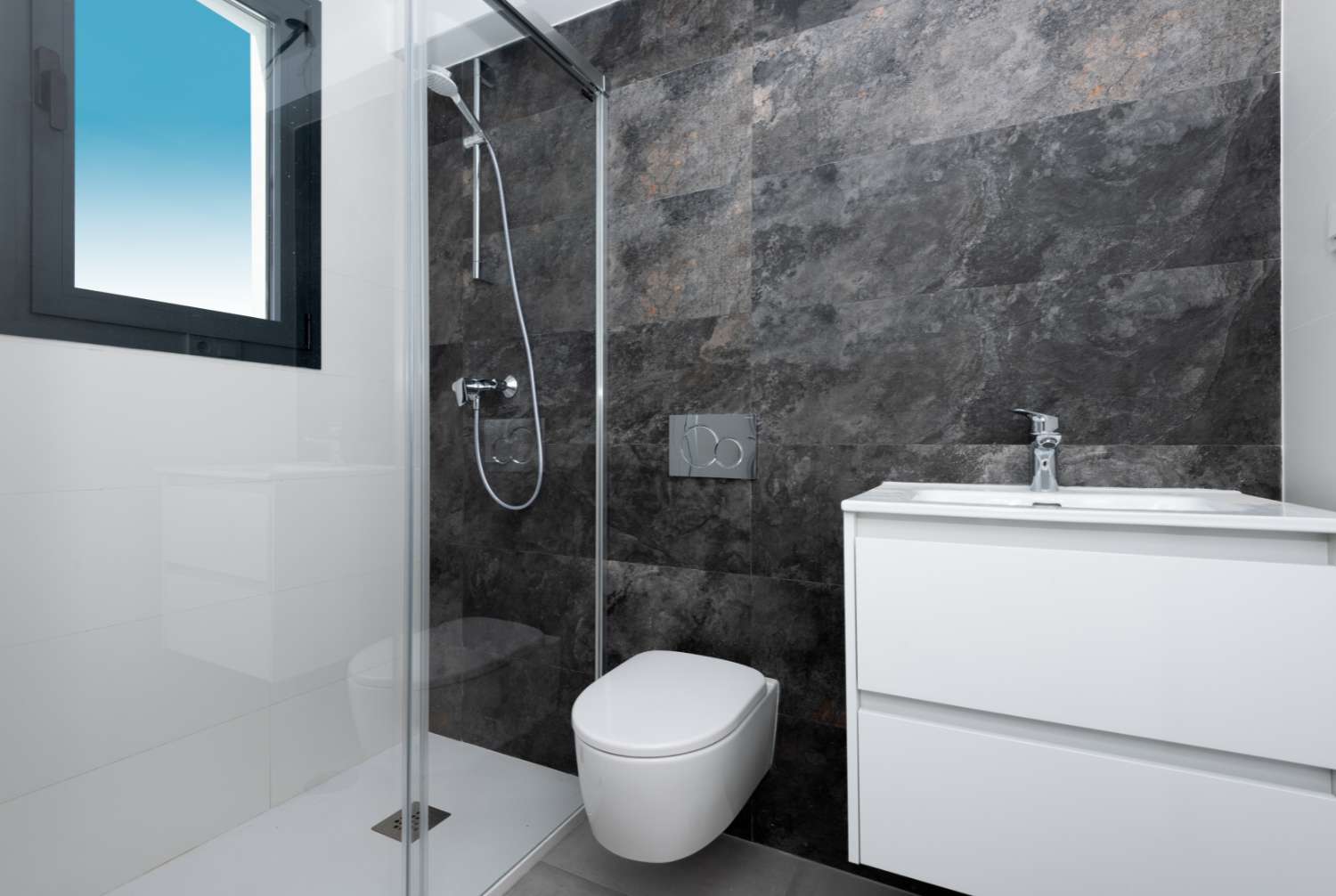 Newly built duplex apartment with great sea views