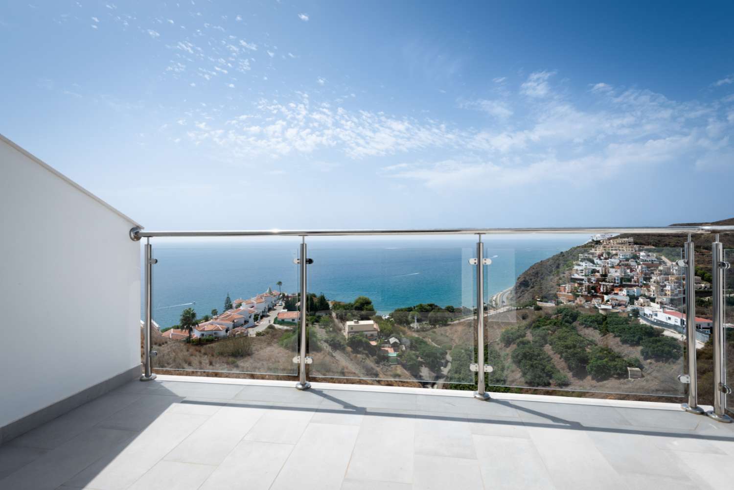 Newly built duplex apartment with great sea views