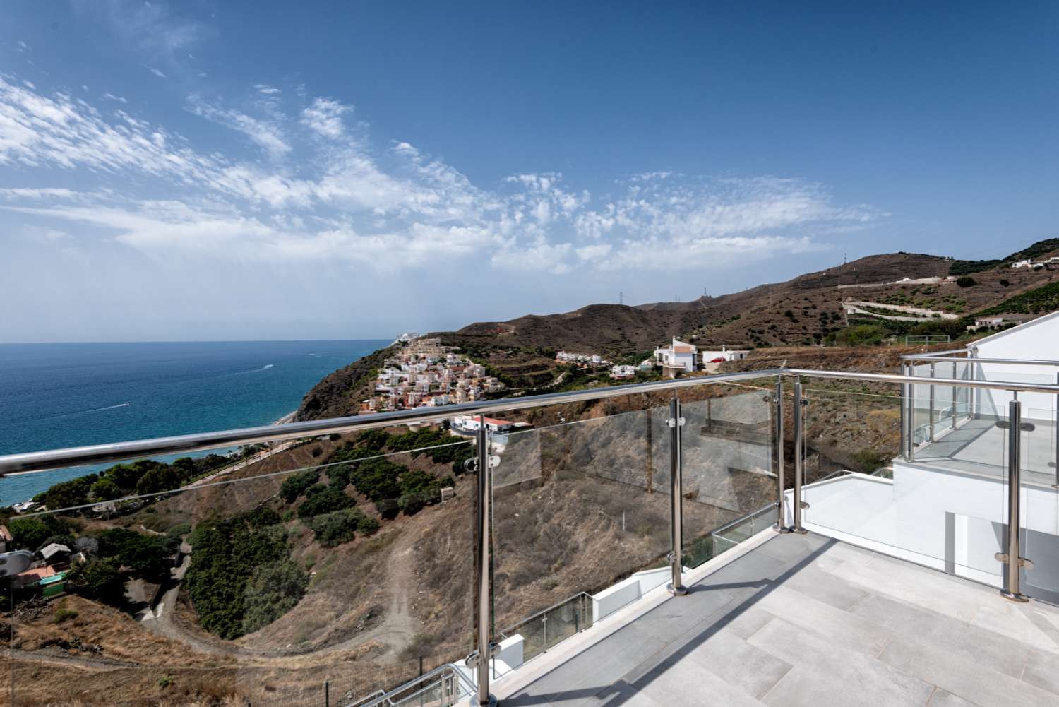 Newly built duplex apartment with great sea views