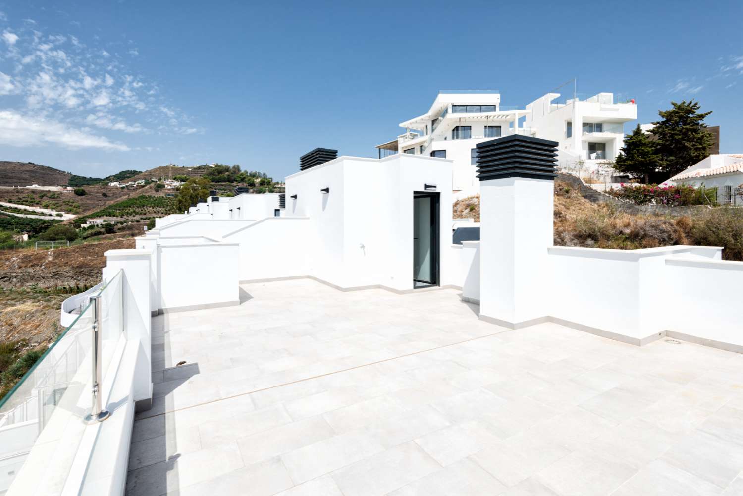 Newly built duplex apartment with great sea views