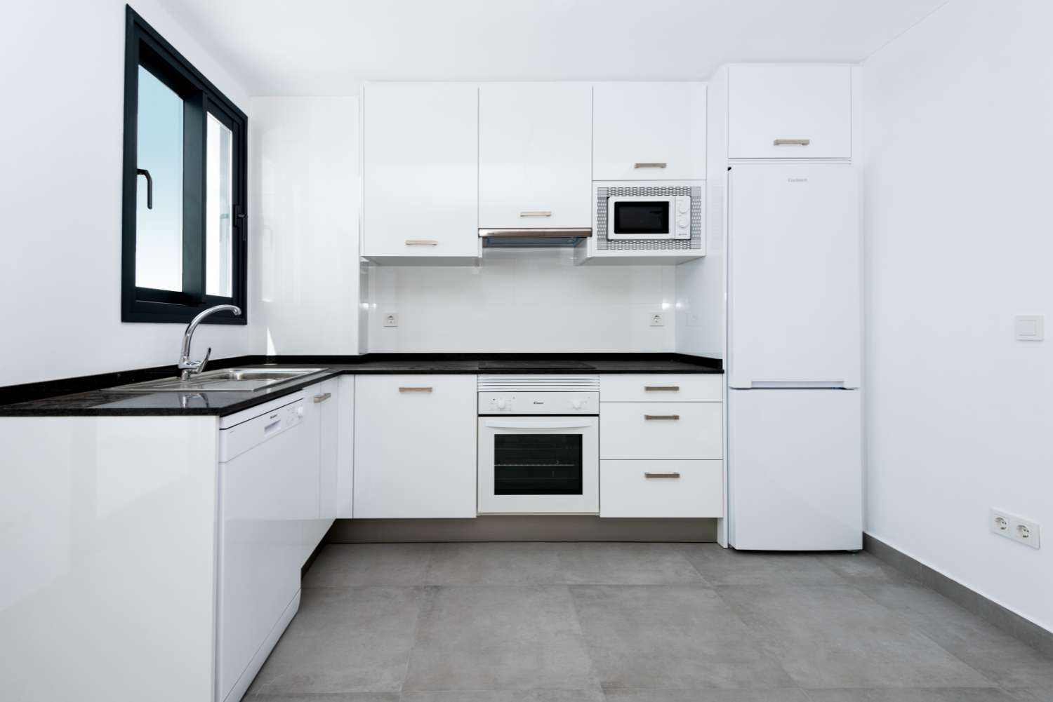 Newly built duplex apartment with great sea views