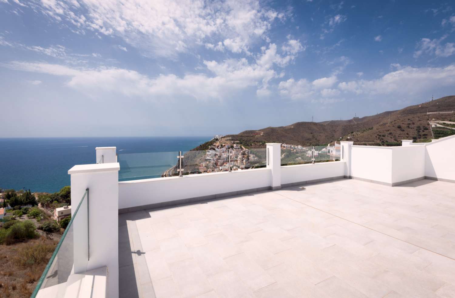 Newly built duplex apartment with great sea views