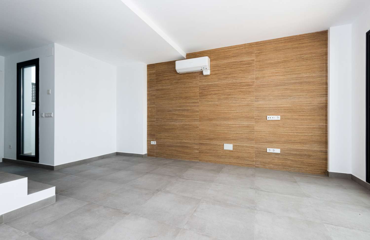 Newly built duplex apartment with great sea views