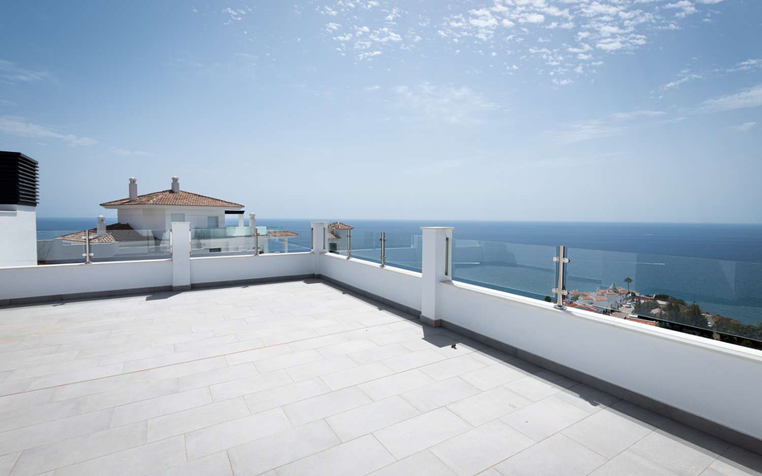 Newly built duplex apartment with great sea views