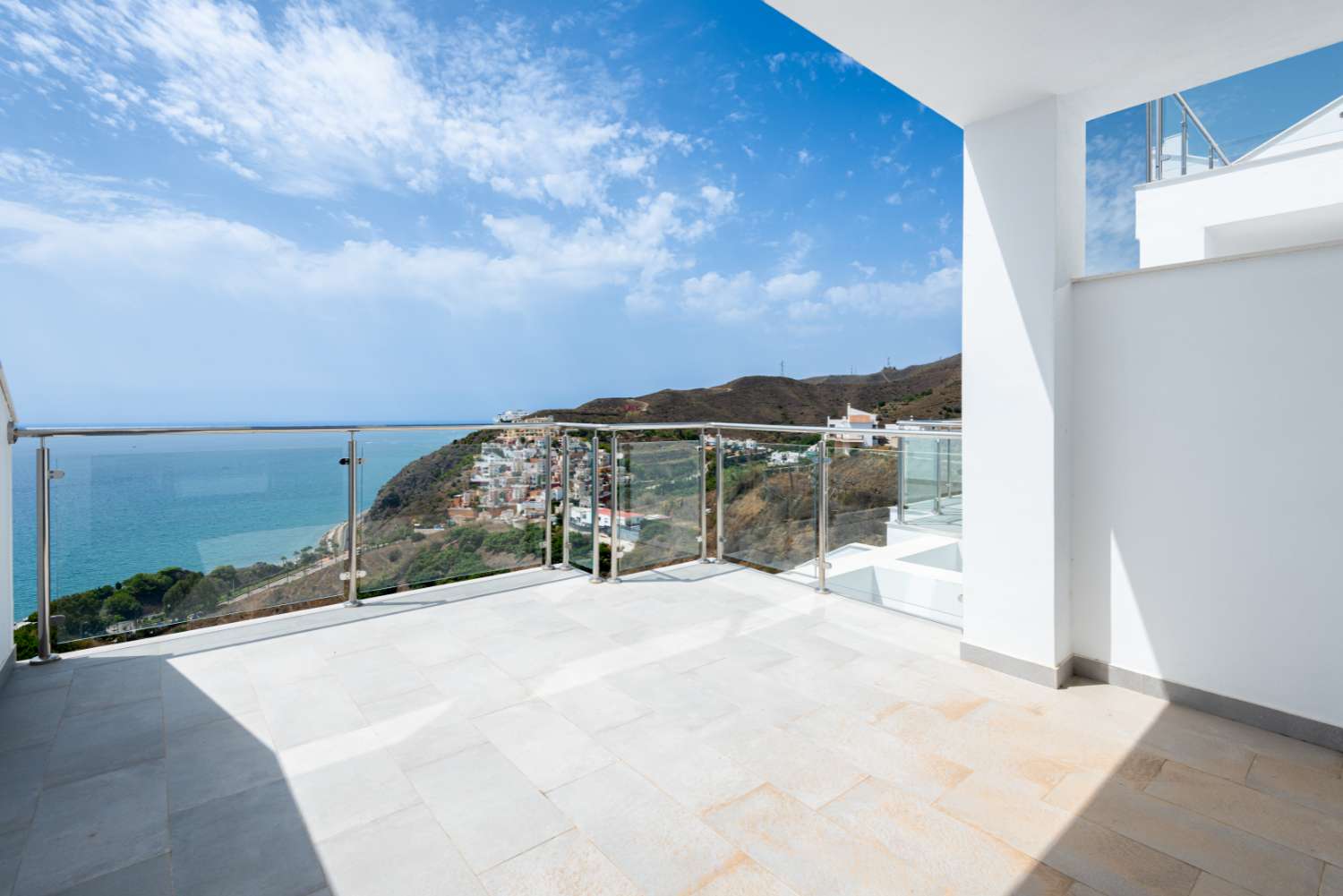 Newly built duplex apartment with great sea views
