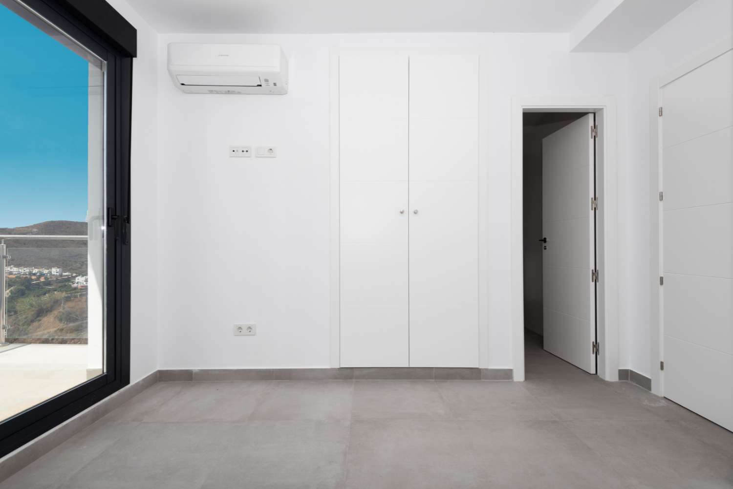 Newly built duplex apartment with great sea views