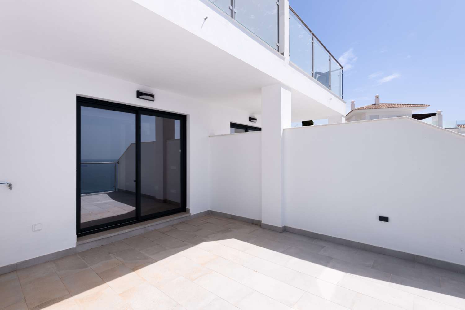 Newly built duplex apartment with great sea views