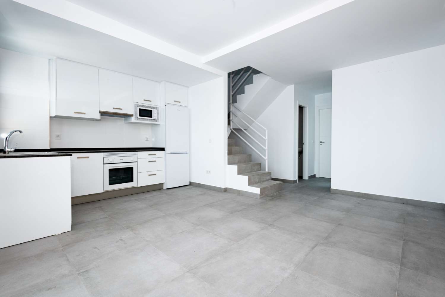 Newly built duplex apartment with great sea views