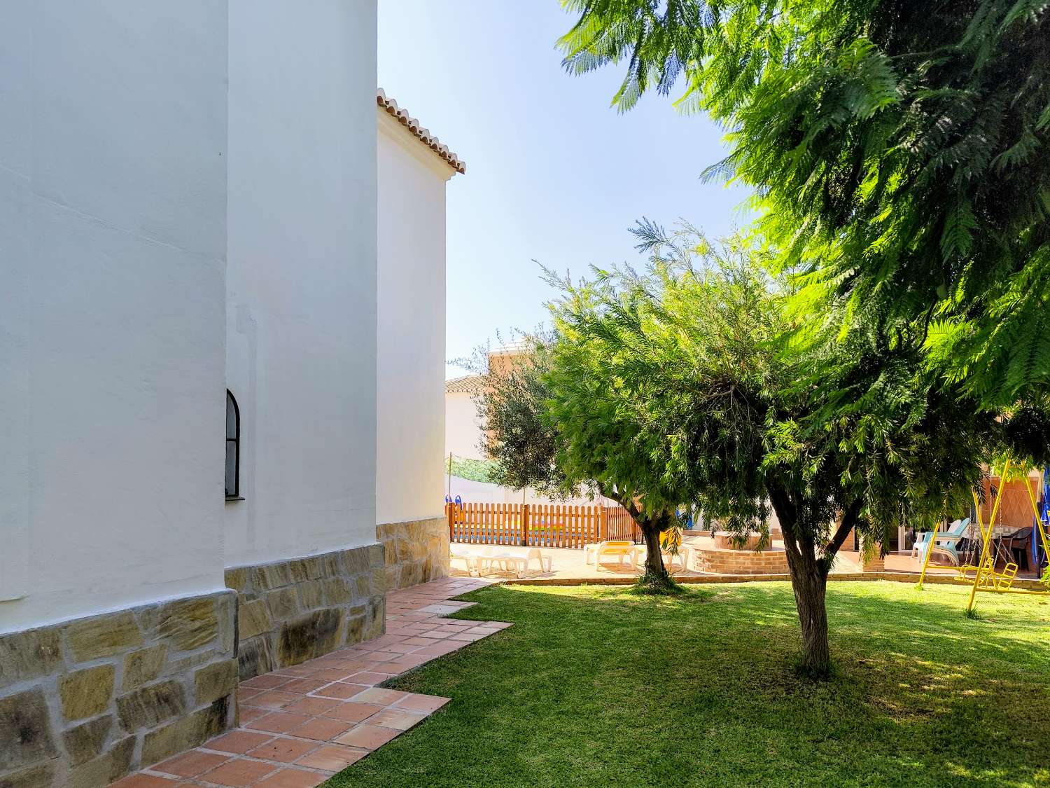 Elegante, freistehende Villa mit privatem Pool auf einem großzügigen Grundstück in der Nähe des Strandes von Burriana