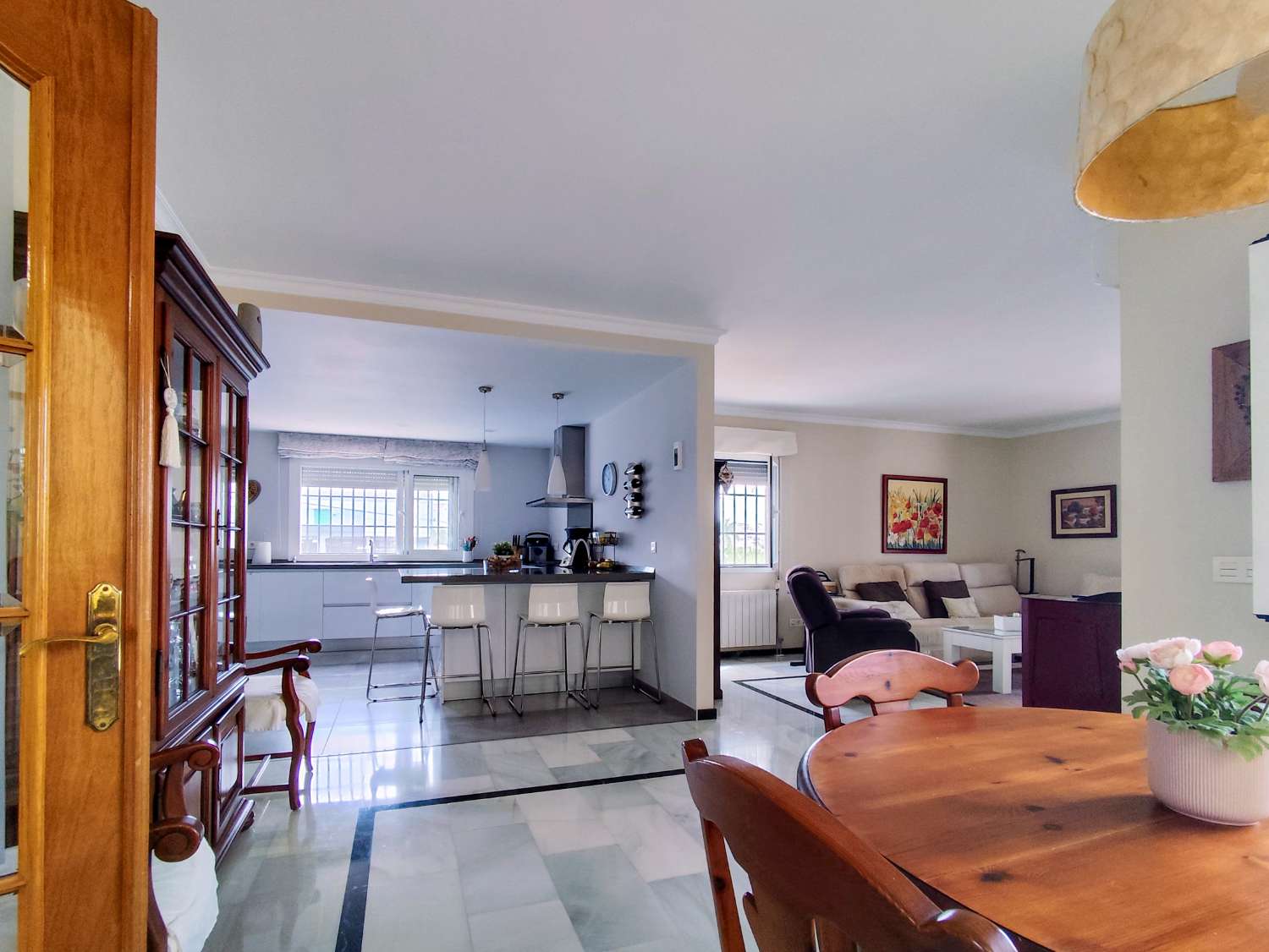 Elegante, freistehende Villa mit privatem Pool auf einem großzügigen Grundstück in der Nähe des Strandes von Burriana