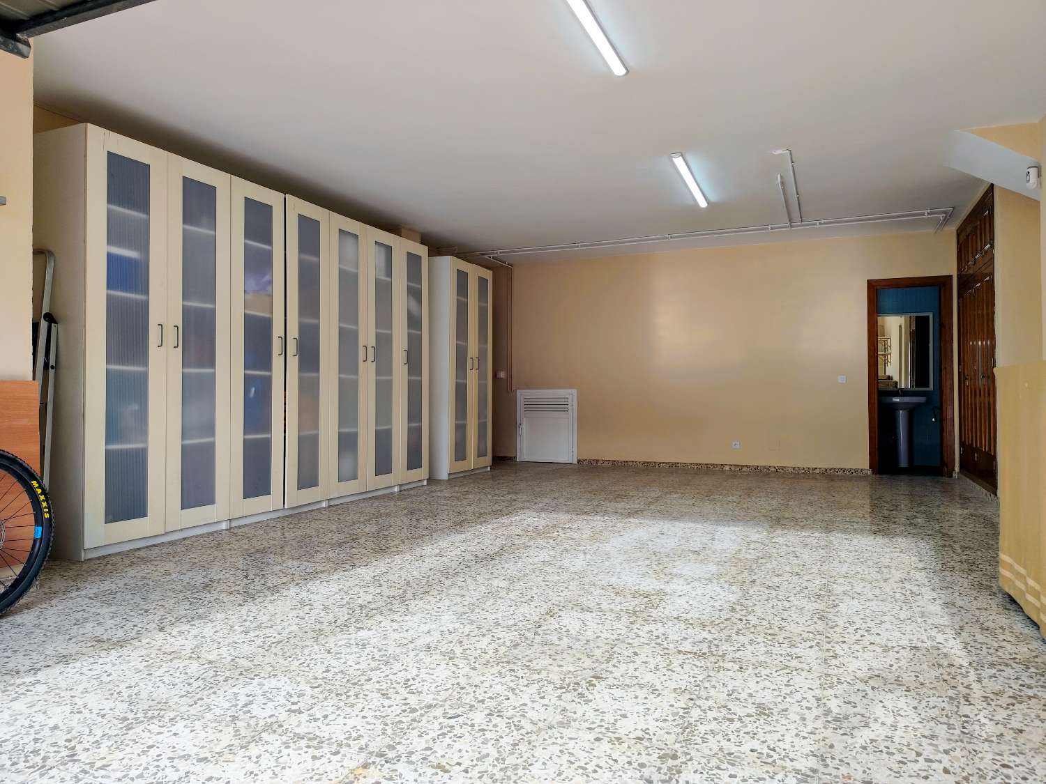 Elegante, freistehende Villa mit privatem Pool auf einem großzügigen Grundstück in der Nähe des Strandes von Burriana