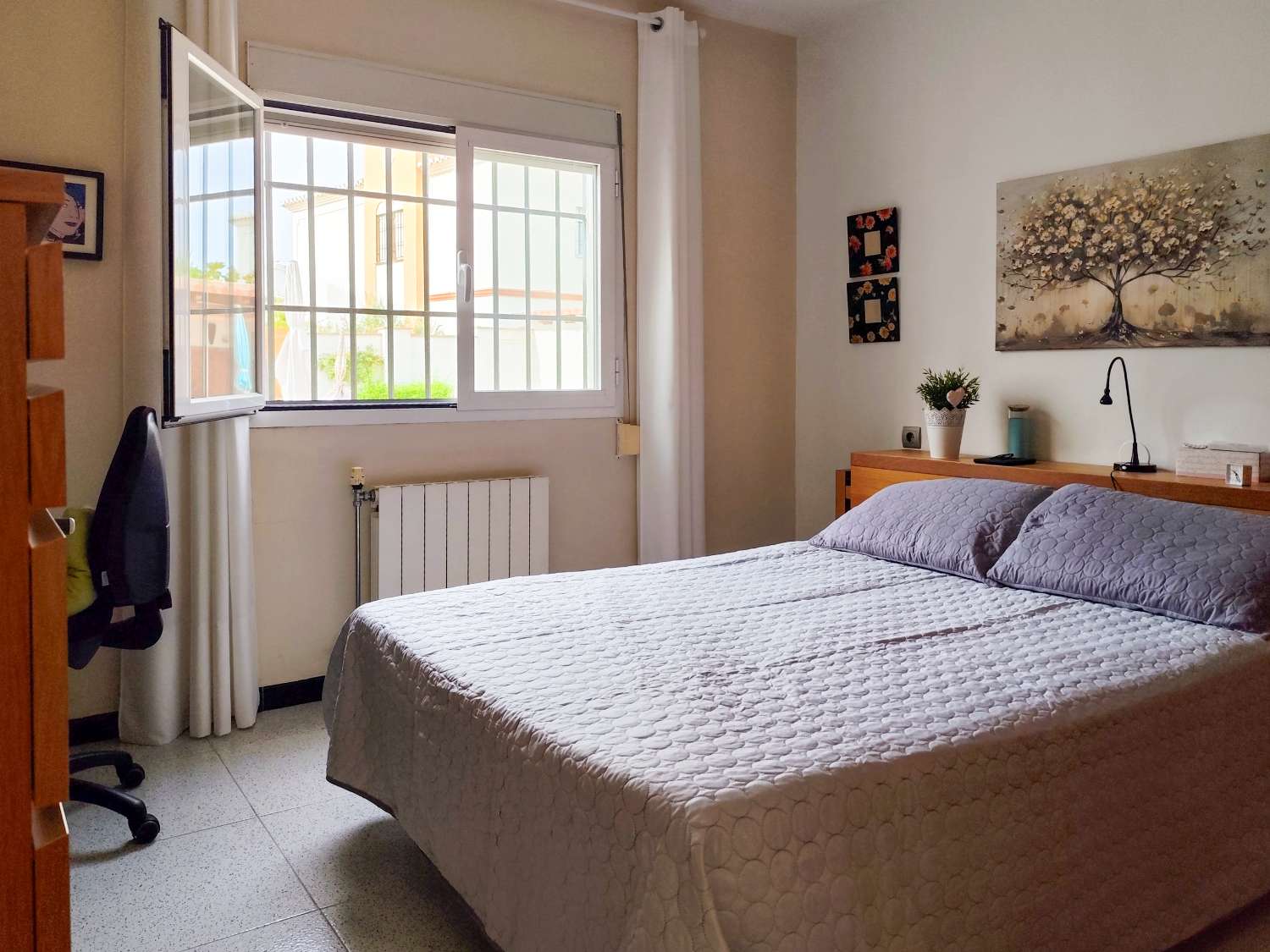 Elegante, freistehende Villa mit privatem Pool auf einem großzügigen Grundstück in der Nähe des Strandes von Burriana