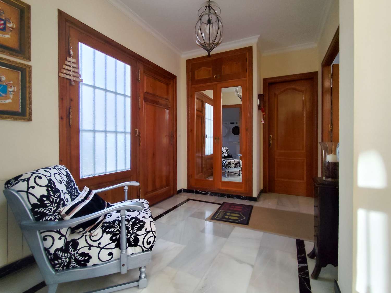 Elegante, freistehende Villa mit privatem Pool auf einem großzügigen Grundstück in der Nähe des Strandes von Burriana