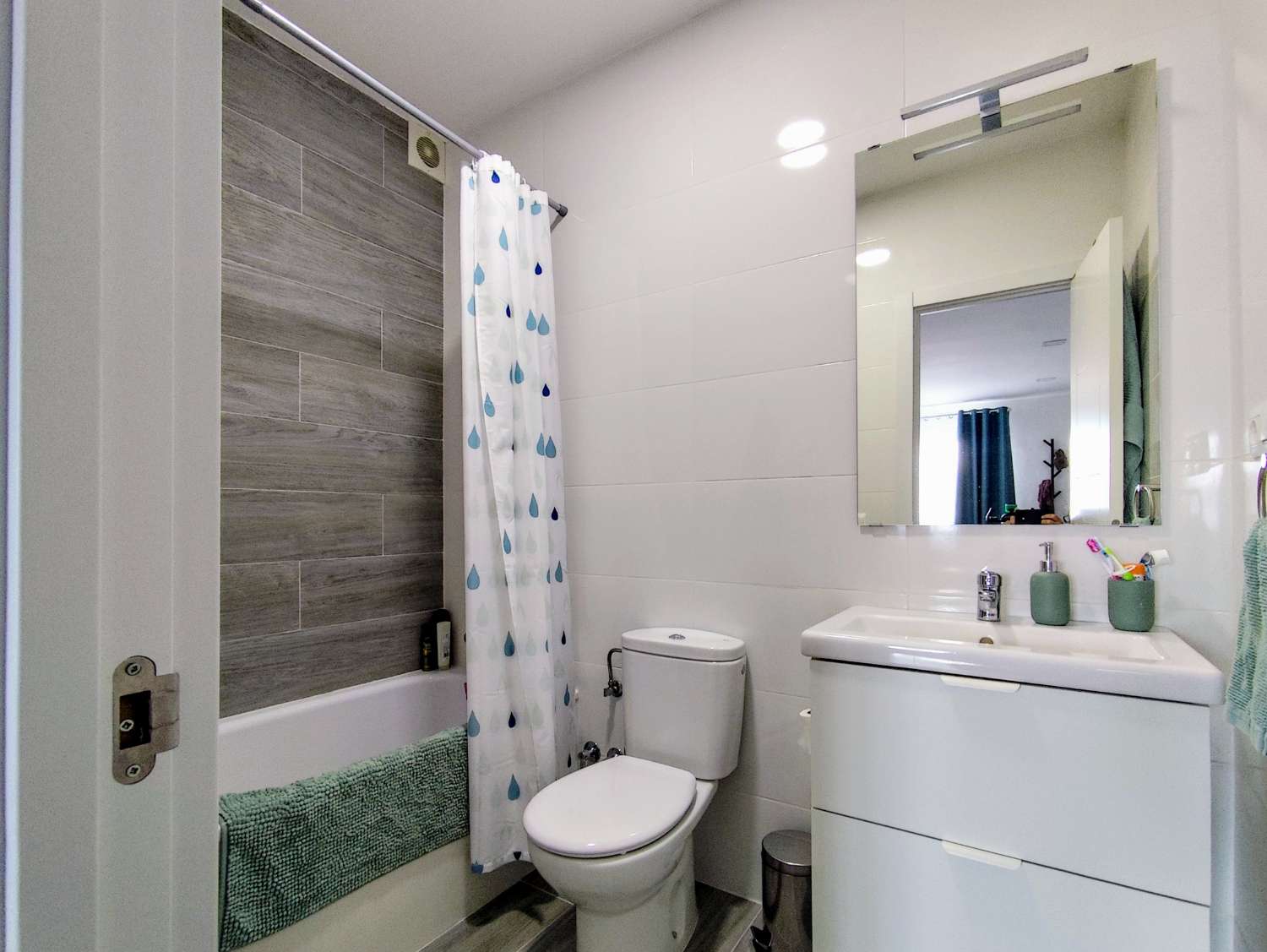 Elegante, freistehende Villa mit privatem Pool auf einem großzügigen Grundstück in der Nähe des Strandes von Burriana