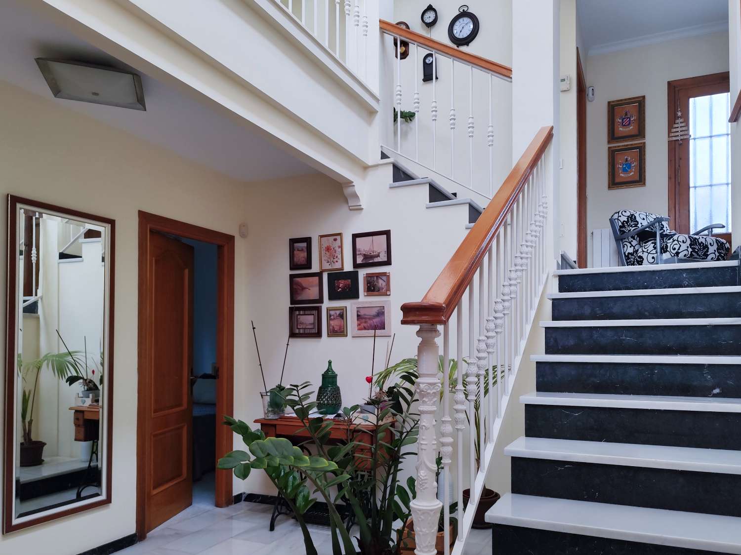 Elegante, freistehende Villa mit privatem Pool auf einem großzügigen Grundstück in der Nähe des Strandes von Burriana