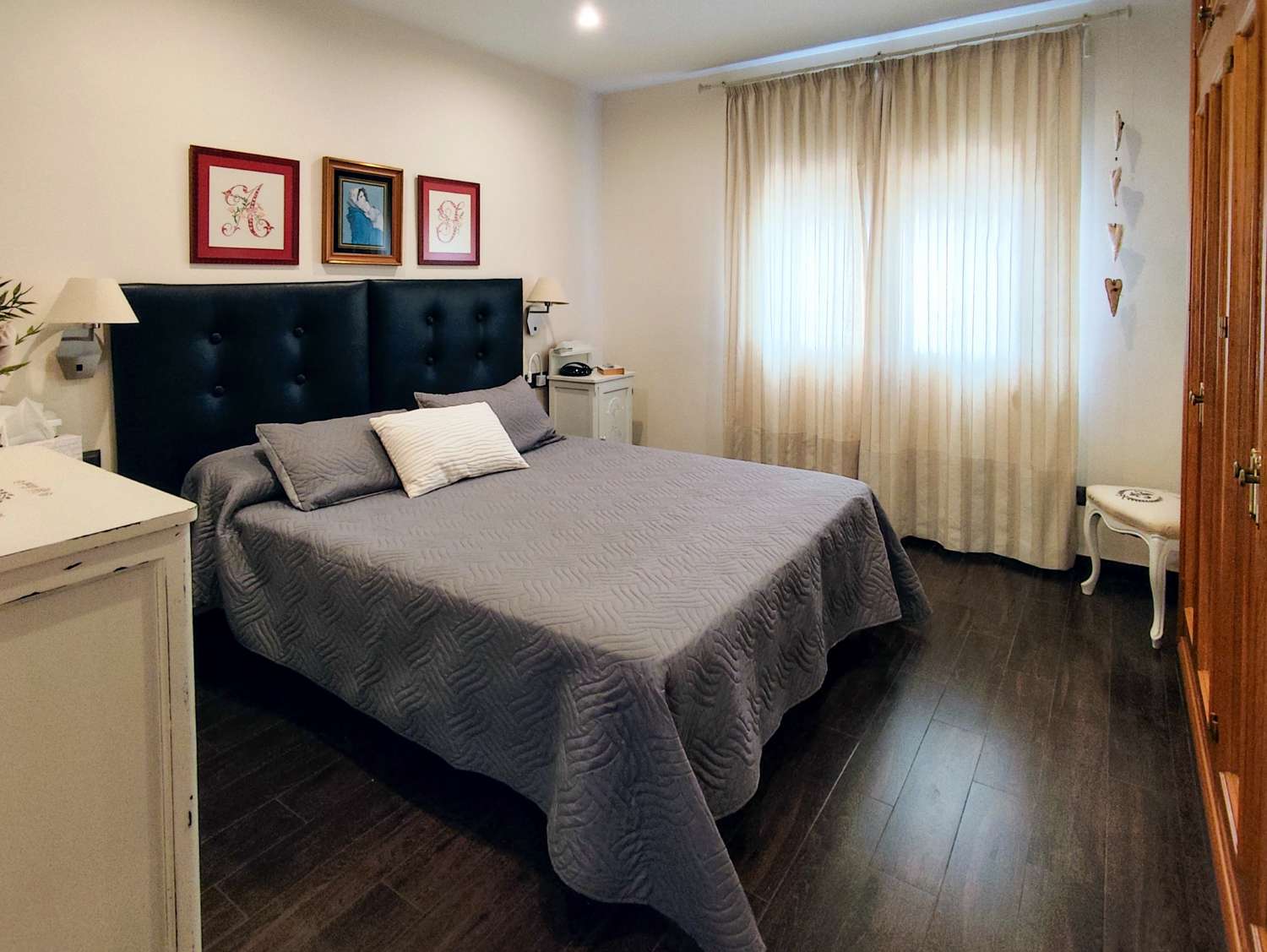 Elegante, freistehende Villa mit privatem Pool auf einem großzügigen Grundstück in der Nähe des Strandes von Burriana