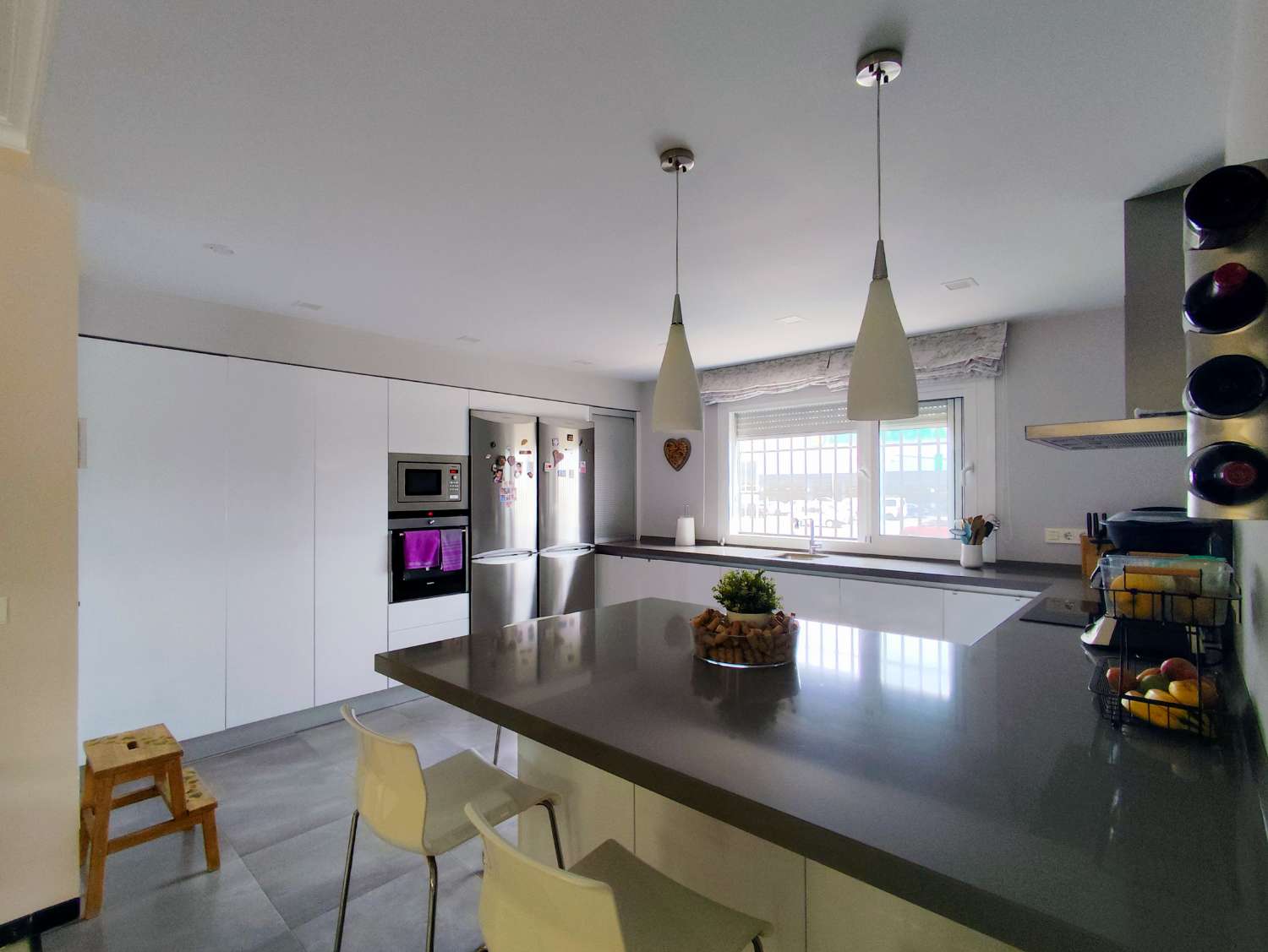 Elegante, freistehende Villa mit privatem Pool auf einem großzügigen Grundstück in der Nähe des Strandes von Burriana