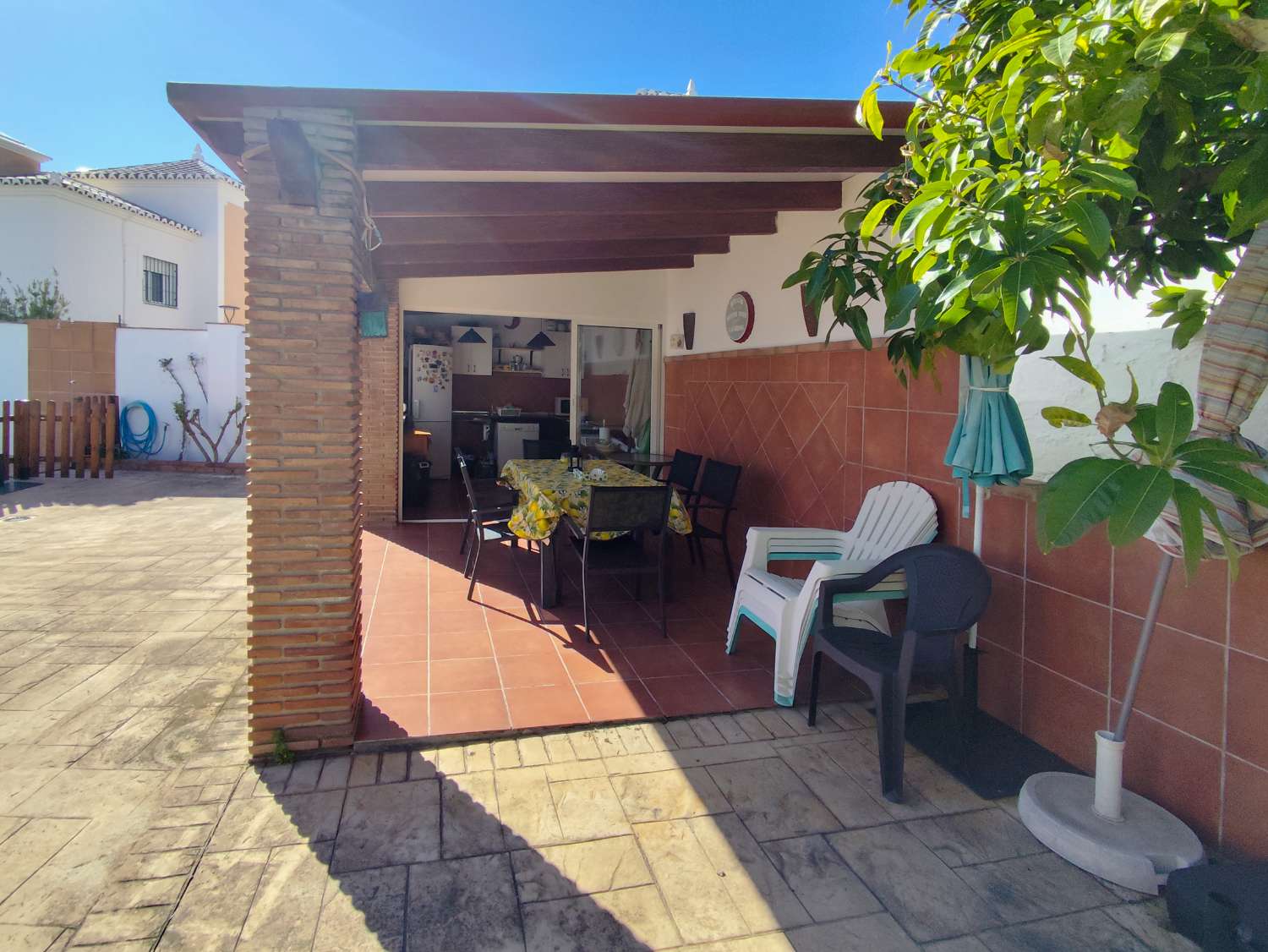 Elegante, freistehende Villa mit privatem Pool auf einem großzügigen Grundstück in der Nähe des Strandes von Burriana