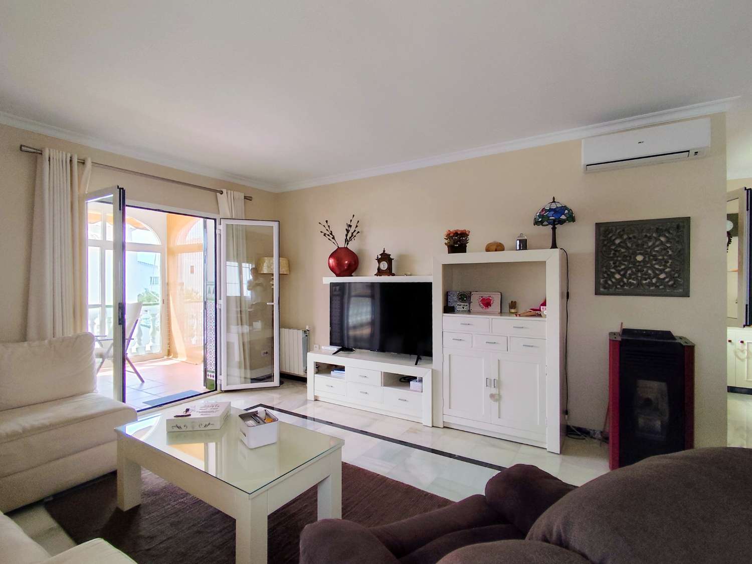 Elegante, freistehende Villa mit privatem Pool auf einem großzügigen Grundstück in der Nähe des Strandes von Burriana