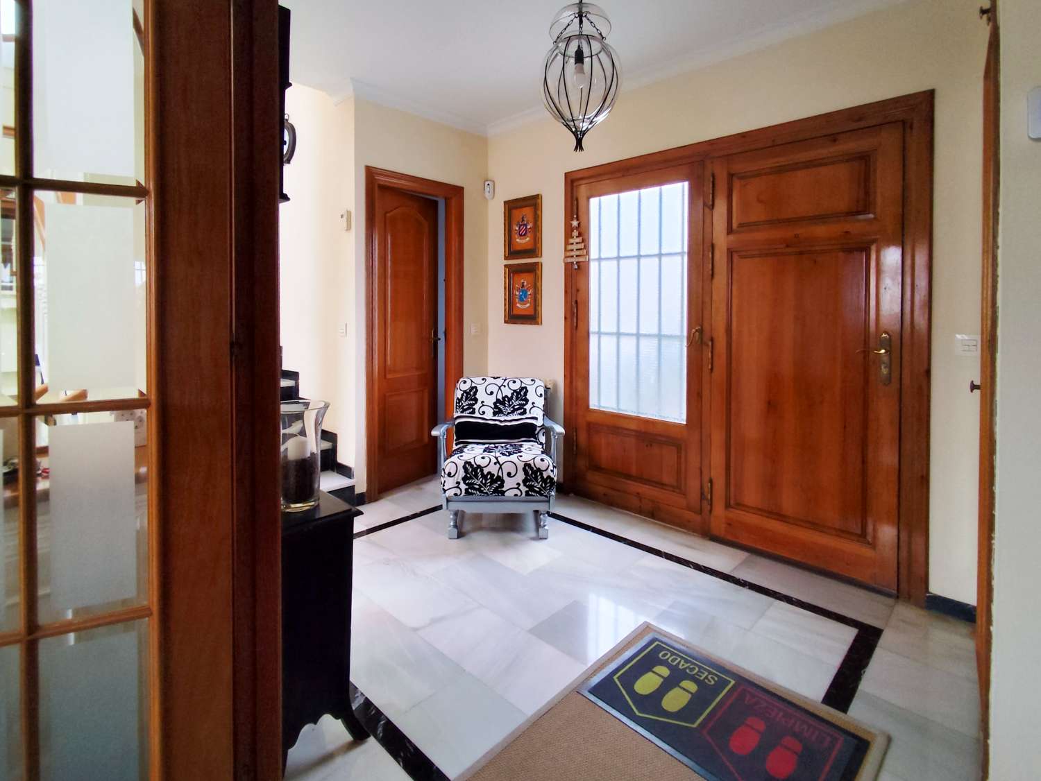 Elegante, freistehende Villa mit privatem Pool auf einem großzügigen Grundstück in der Nähe des Strandes von Burriana