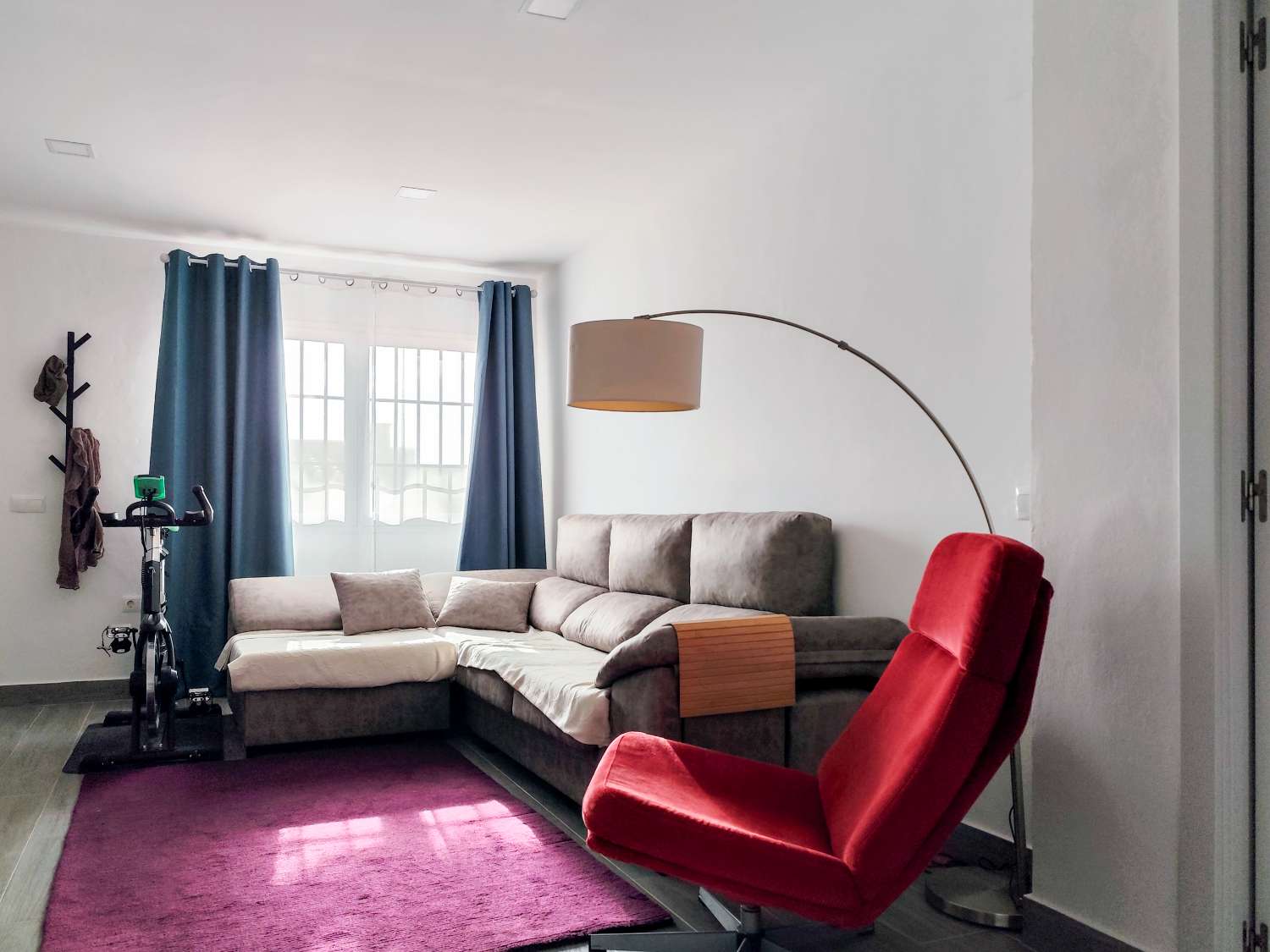 Elegante, freistehende Villa mit privatem Pool auf einem großzügigen Grundstück in der Nähe des Strandes von Burriana