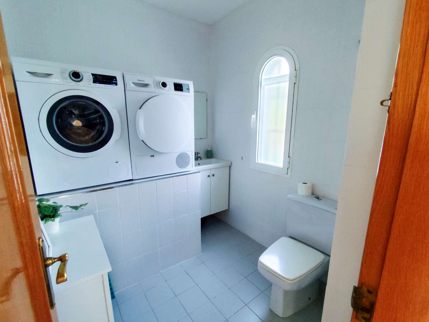 Elegante, freistehende Villa mit privatem Pool auf einem großzügigen Grundstück in der Nähe des Strandes von Burriana