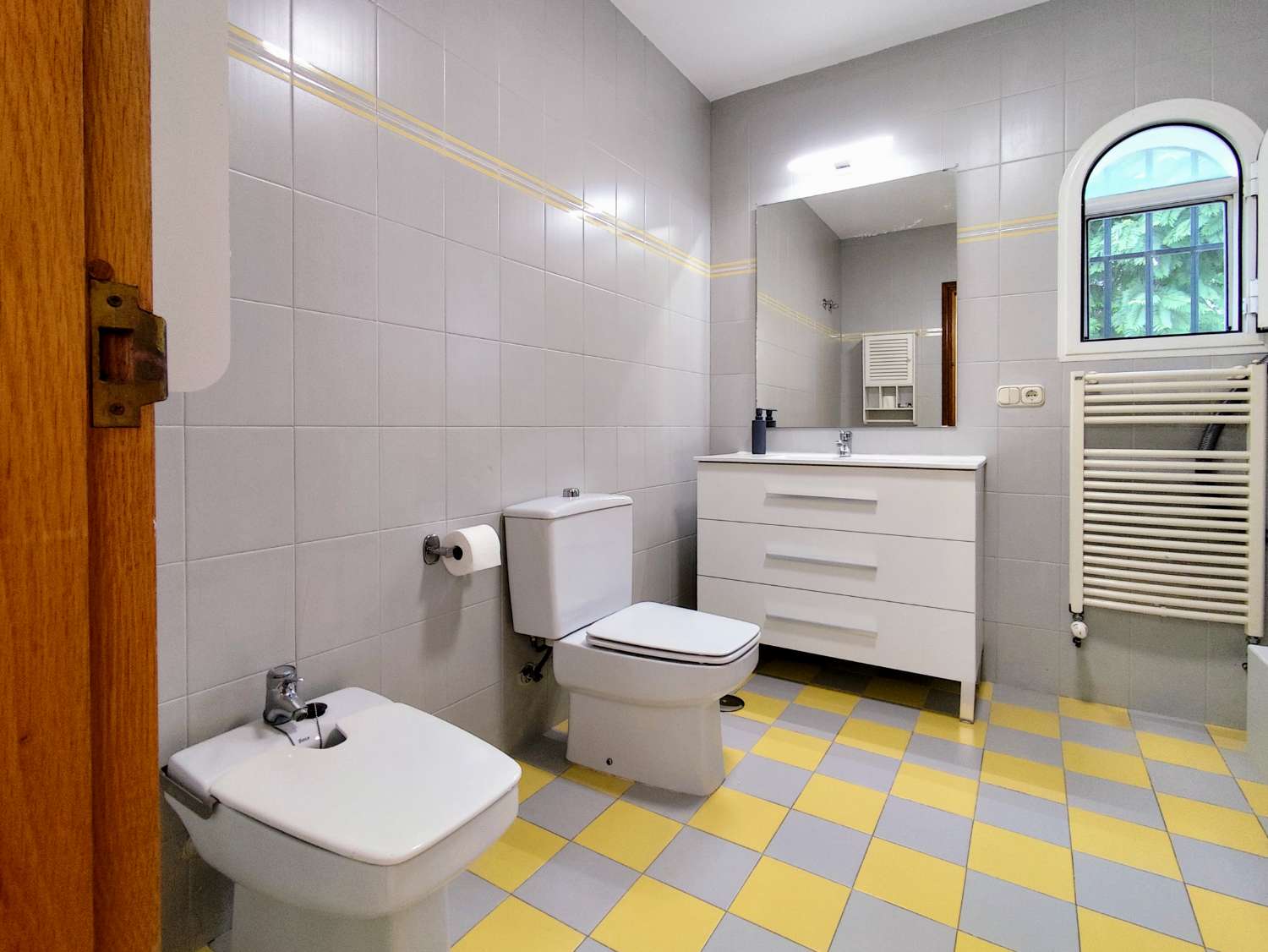 Elegante, freistehende Villa mit privatem Pool auf einem großzügigen Grundstück in der Nähe des Strandes von Burriana