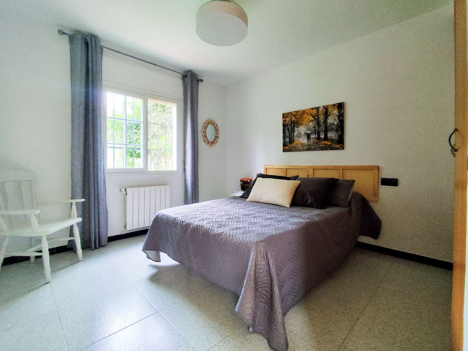 Elegante, freistehende Villa mit privatem Pool auf einem großzügigen Grundstück in der Nähe des Strandes von Burriana