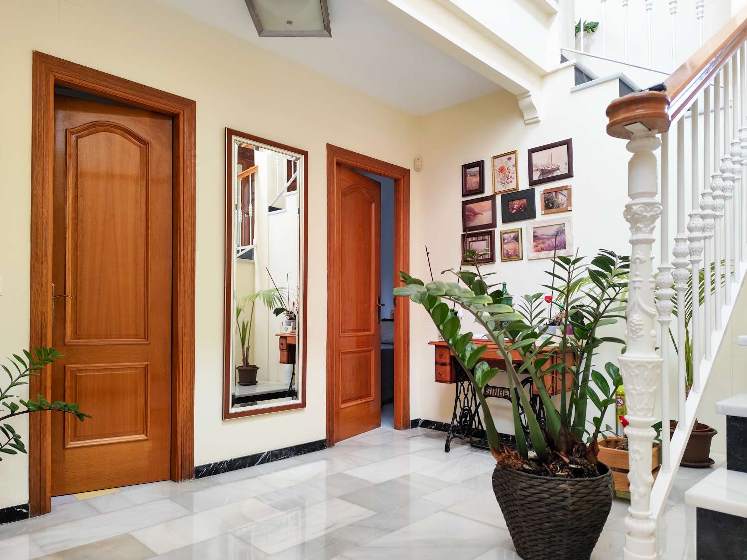 Elegante, freistehende Villa mit privatem Pool auf einem großzügigen Grundstück in der Nähe des Strandes von Burriana