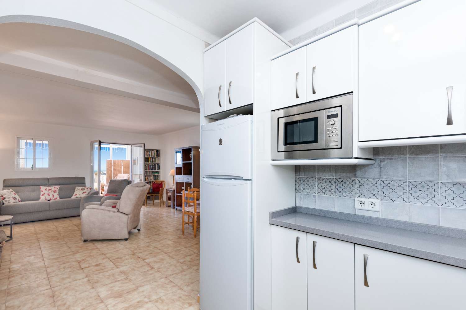 Velpresentert rekkehus med havutsikt i El Algarrobo, Nerja