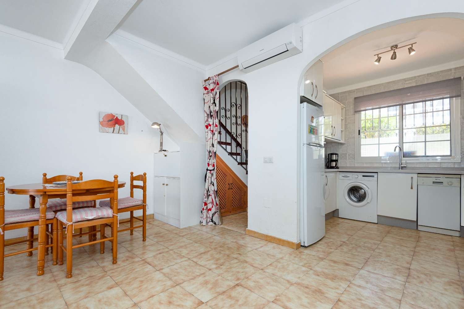 Velpresentert rekkehus med havutsikt i El Algarrobo, Nerja