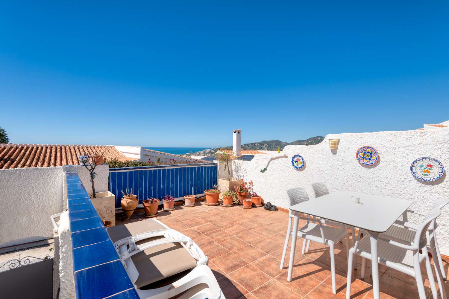 Velpresentert rekkehus med havutsikt i El Algarrobo, Nerja