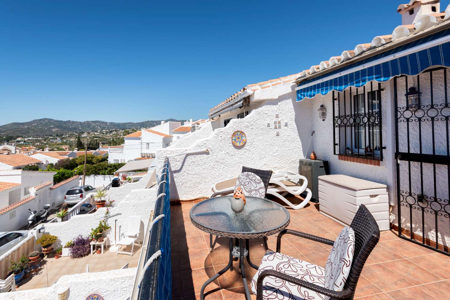 Velpresentert rekkehus med havutsikt i El Algarrobo, Nerja