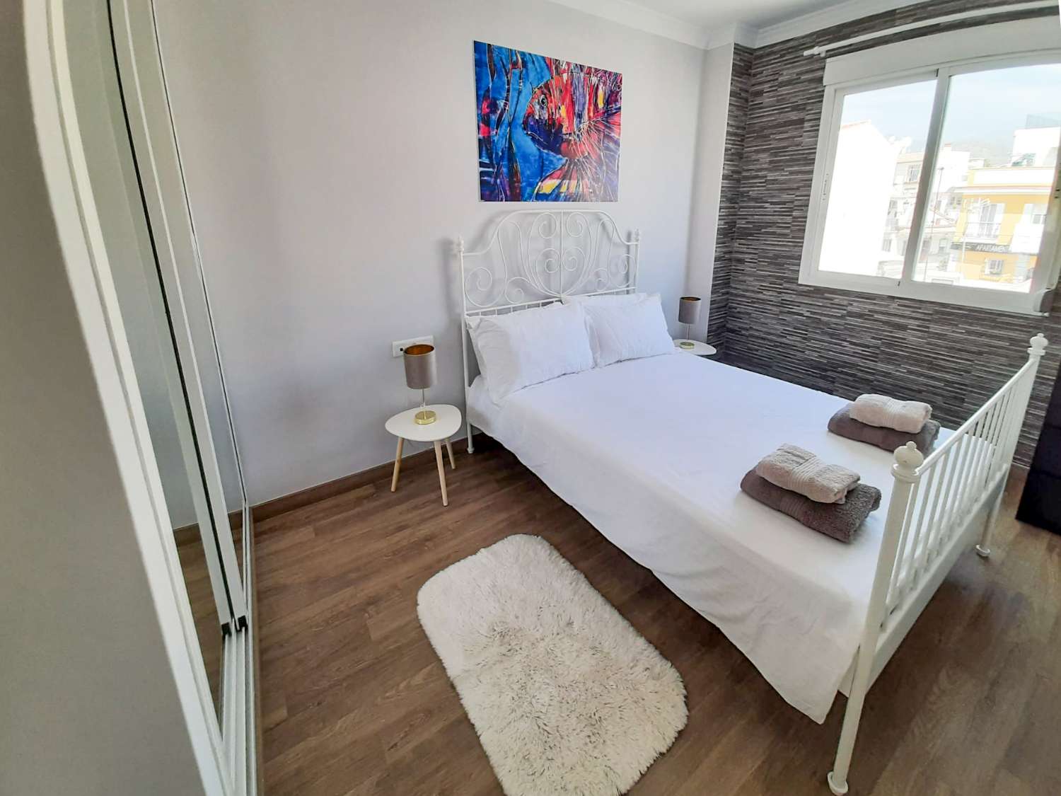 Modern lägenhet på översta våningen med havsutsikt i hjärtat av Nerja