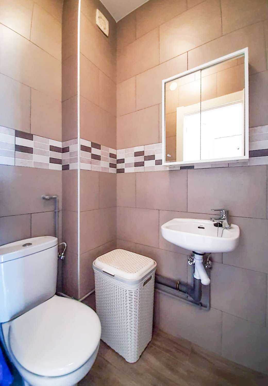 Modern lägenhet på översta våningen med havsutsikt i hjärtat av Nerja