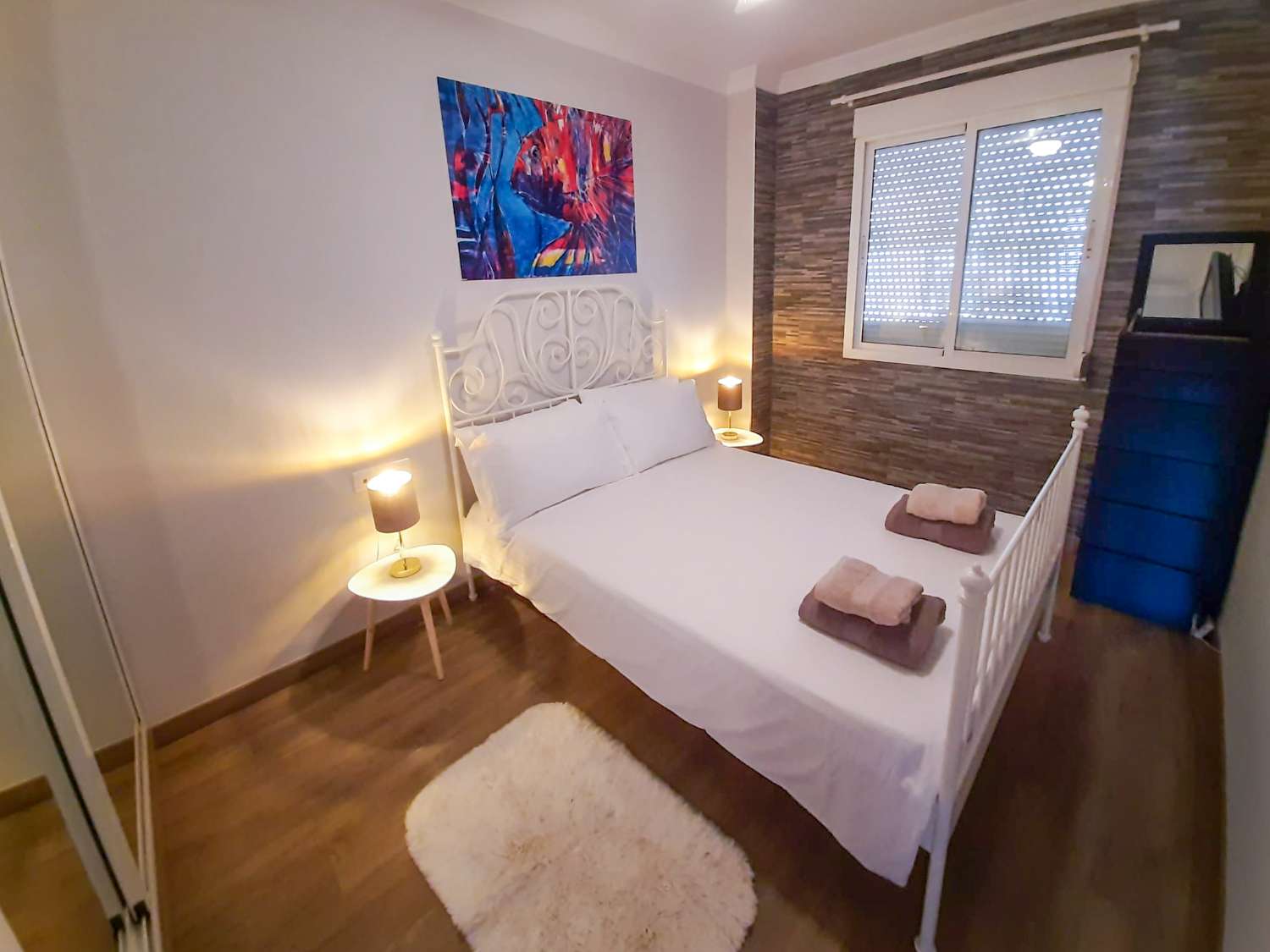 Modern lägenhet på översta våningen med havsutsikt i hjärtat av Nerja