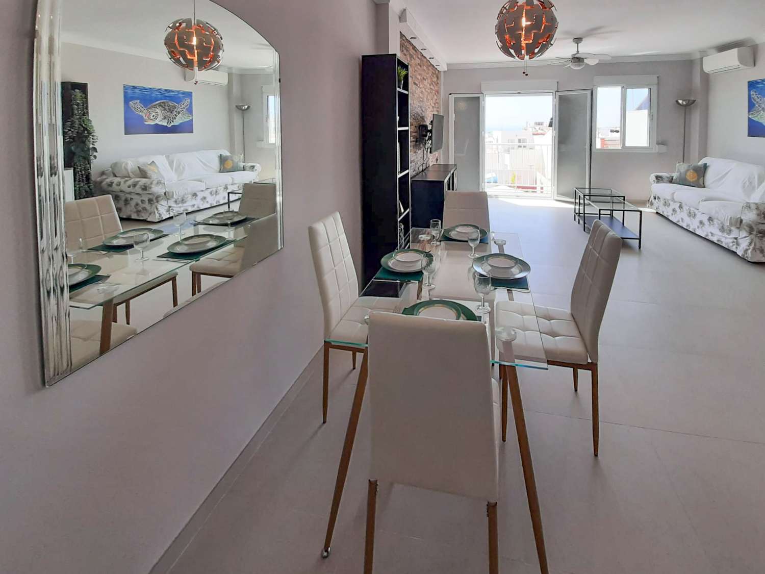 Modern lägenhet på översta våningen med havsutsikt i hjärtat av Nerja