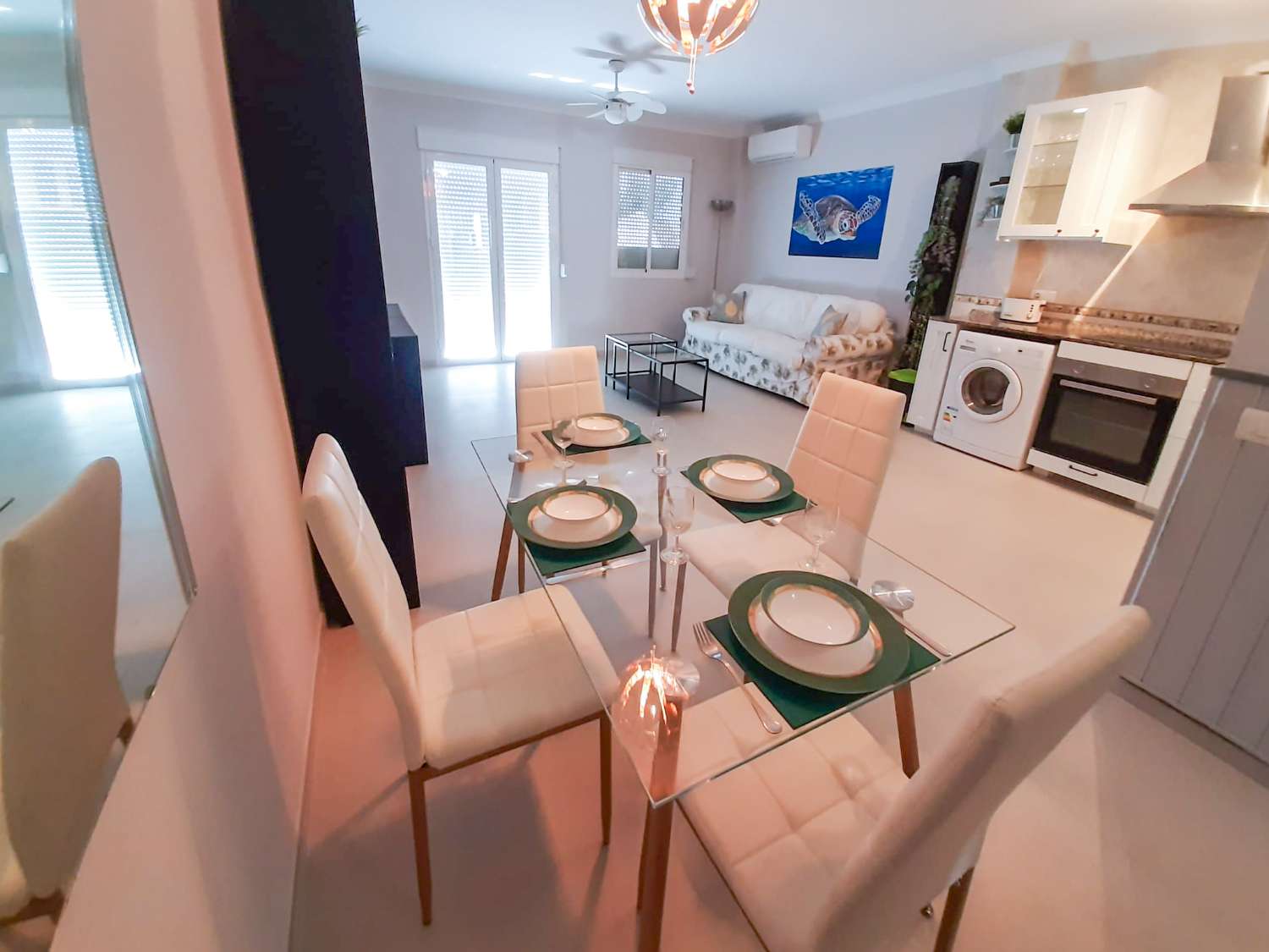 Modern lägenhet på översta våningen med havsutsikt i hjärtat av Nerja