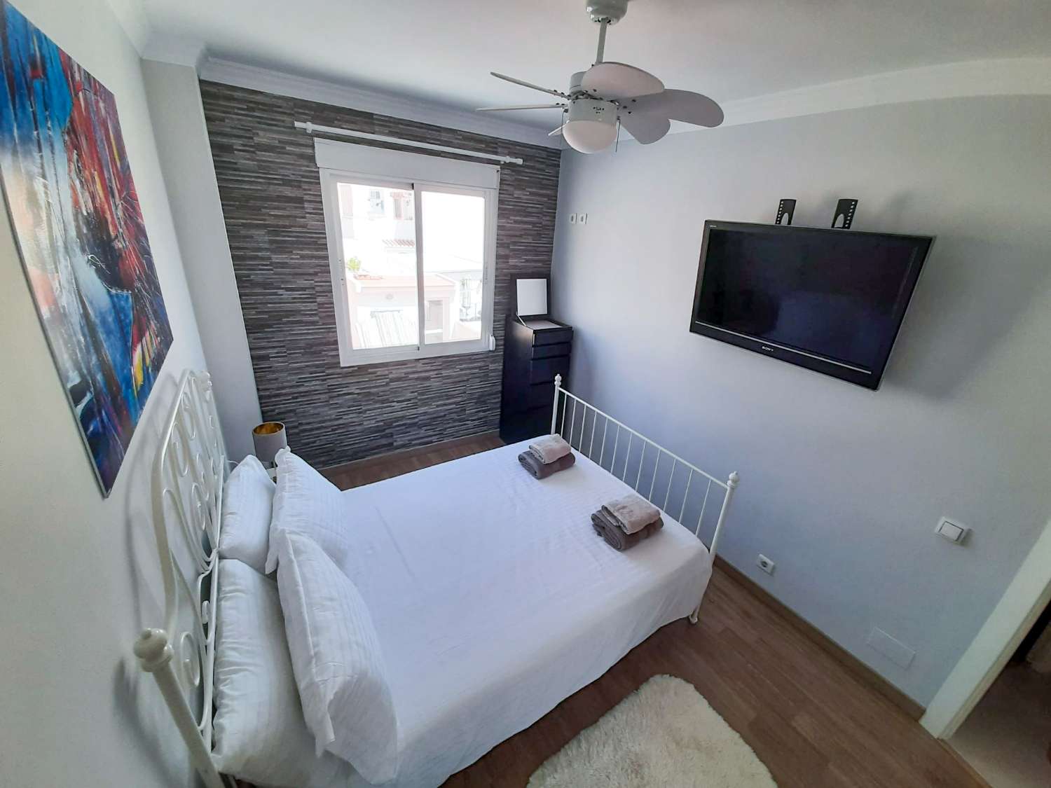 Modern lägenhet på översta våningen med havsutsikt i hjärtat av Nerja