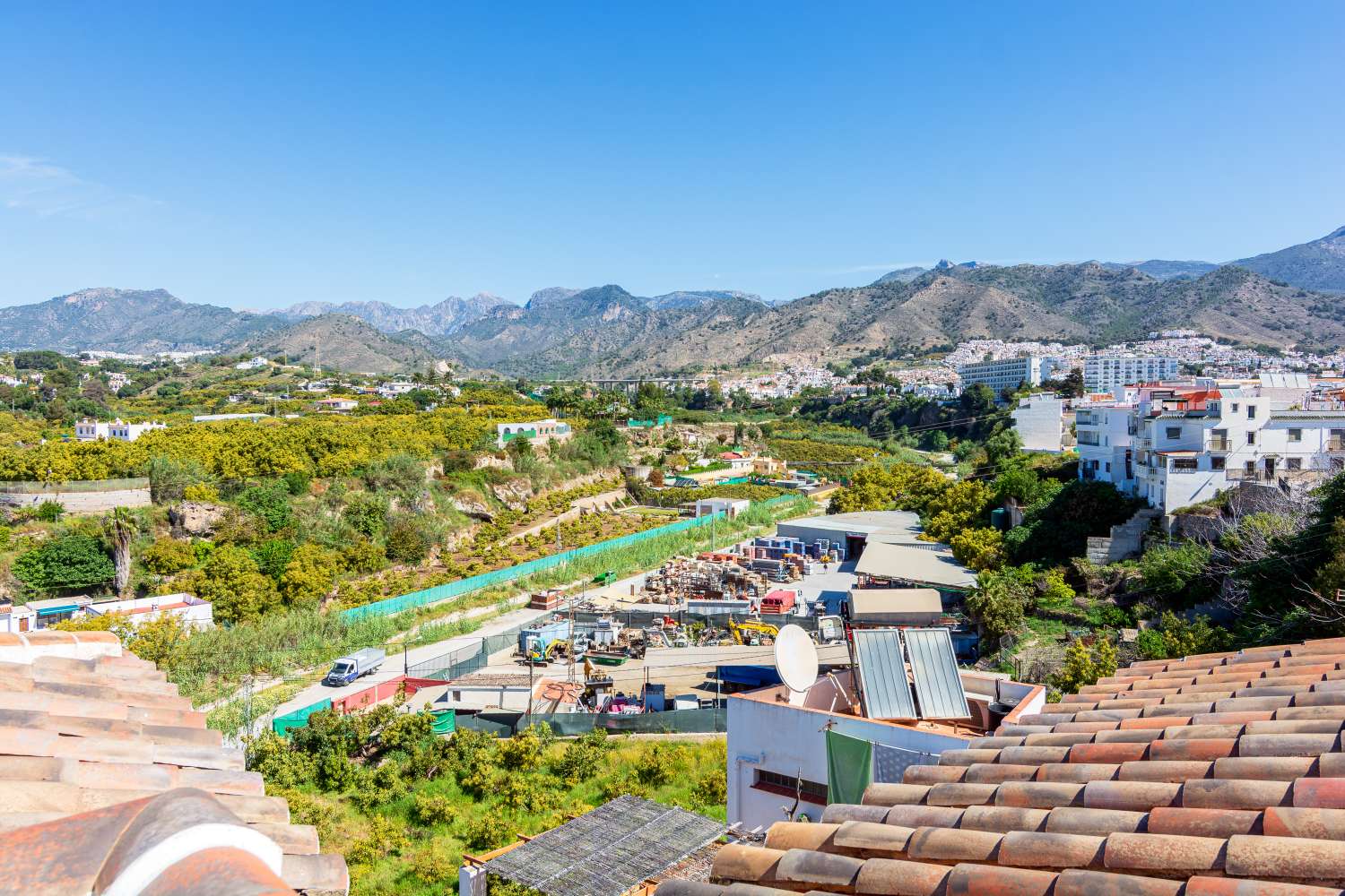 Bright Penthouse with Private Roof Terrace & Open Views in Nerja